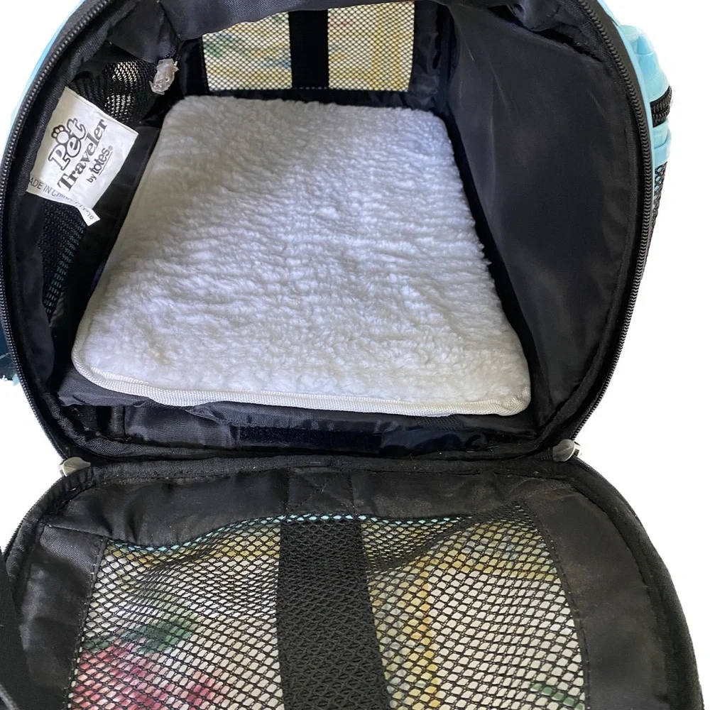 Pet Travel Bag by Totes Sanitized Bedding Machine Washable